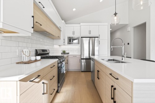 17 Evermore Crescent, St. Albert, AB - Indoor Photo Showing Kitchen With Double Sink With Upgraded Kitchen
