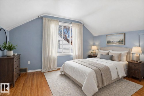 11227 103 Street, Edmonton, AB - Indoor Photo Showing Bedroom