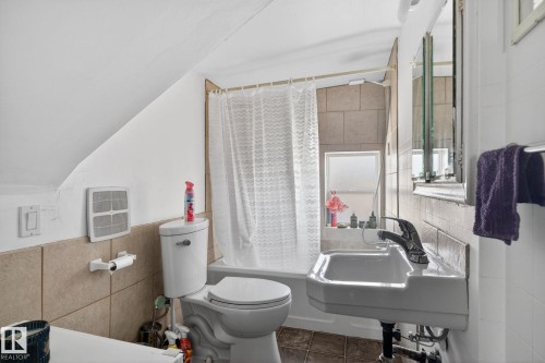 11227 103 Street, Edmonton, AB - Indoor Photo Showing Bathroom