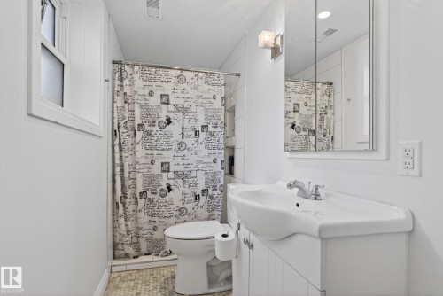 11227 103 Street, Edmonton, AB - Indoor Photo Showing Bathroom