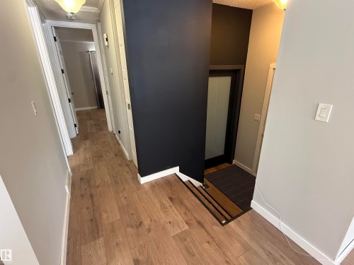 10654 Beaumaris Road, Edmonton, AB - Indoor Photo Showing Other Room