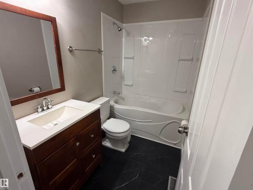 10654 Beaumaris Road, Edmonton, AB - Indoor Photo Showing Bathroom