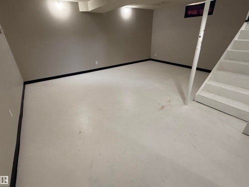 10654 Beaumaris Road, Edmonton, AB - Indoor