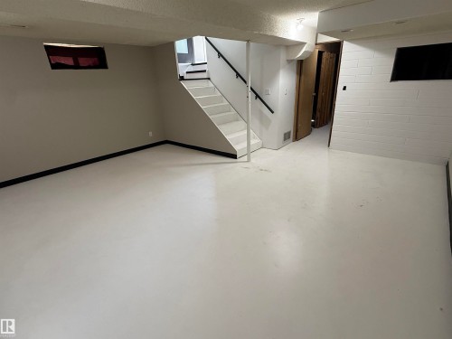 10654 Beaumaris Road, Edmonton, AB - Indoor