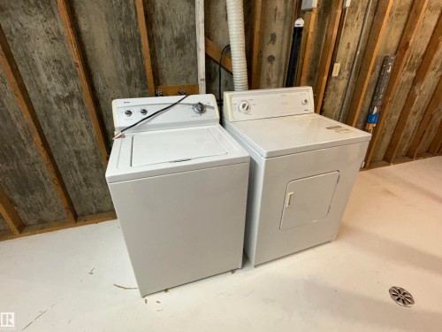 10654 Beaumaris Road, Edmonton, AB - Indoor Photo Showing Laundry Room