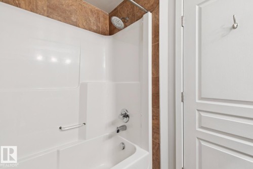 101 11140 68 Avenue, Edmonton, AB - Indoor Photo Showing Bathroom