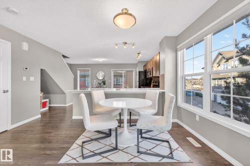 17 4029 Orchards Drive, Edmonton, AB - Indoor Photo Showing Dining Room