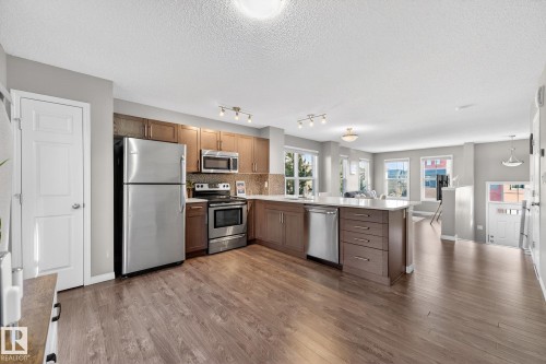 17 4029 Orchards Drive, Edmonton, AB - Indoor Photo Showing Kitchen With Stainless Steel Kitchen