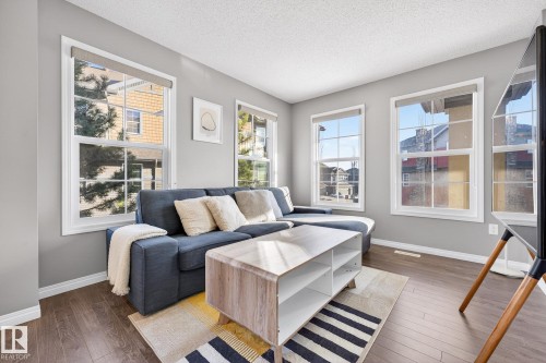 17 4029 Orchards Drive, Edmonton, AB - Indoor Photo Showing Living Room