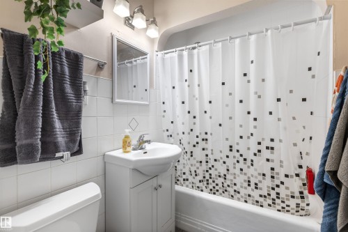 10838 110 Street, Edmonton, AB - Indoor Photo Showing Bathroom