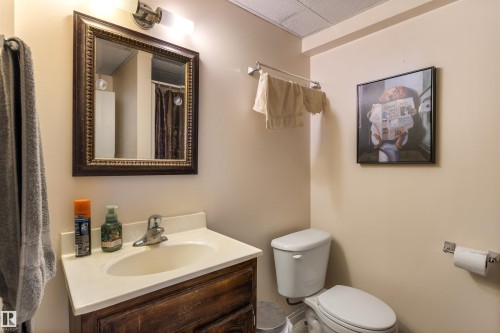 10838 110 Street, Edmonton, AB - Indoor Photo Showing Bathroom