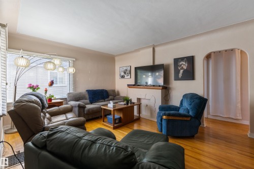 10838 110 Street, Edmonton, AB - Indoor Photo Showing Living Room
