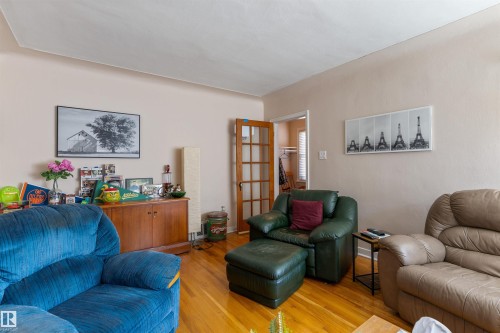 10838 110 Street, Edmonton, AB - Indoor Photo Showing Living Room