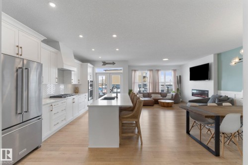 71 Nouveau Drive, St. Albert, AB - Indoor Photo Showing Kitchen With Upgraded Kitchen