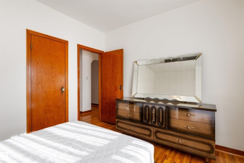 10842 110 Street, Edmonton, AB - Indoor Photo Showing Bedroom