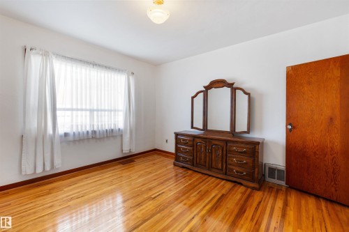 10842 110 Street, Edmonton, AB - Indoor Photo Showing Other Room