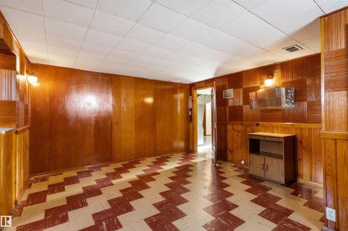 10842 110 Street, Edmonton, AB - Indoor Photo Showing Other Room