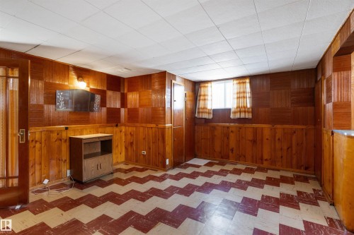 10842 110 Street, Edmonton, AB - Indoor Photo Showing Other Room