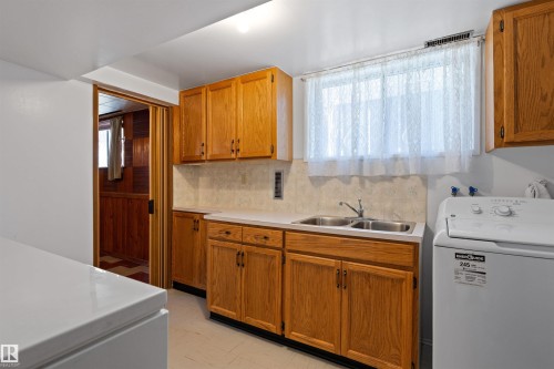 10842 110 Street, Edmonton, AB - Indoor