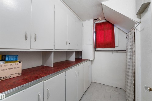 10842 110 Street, Edmonton, AB - Indoor