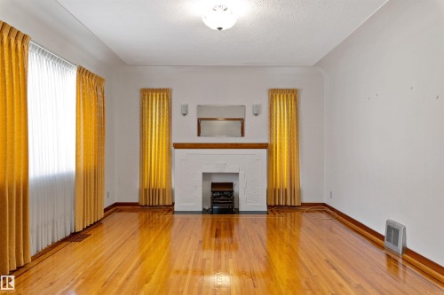 10842 110 Street, Edmonton, AB - Indoor With Fireplace