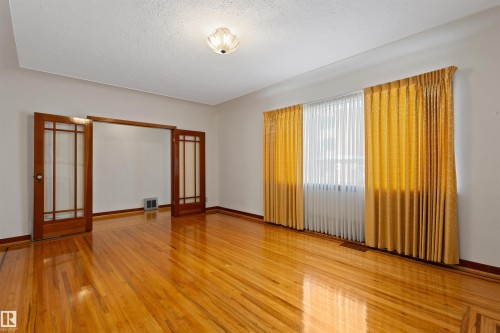 10842 110 Street, Edmonton, AB - Indoor Photo Showing Other Room
