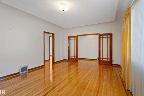 10842 110 Street, Edmonton, AB - Indoor Photo Showing Other Room