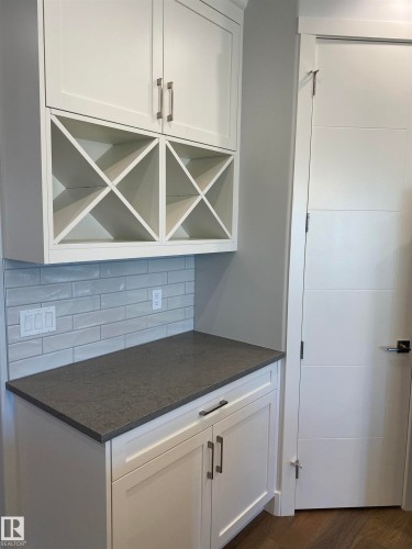 9515 75 Avenue, Edmonton, AB - Indoor