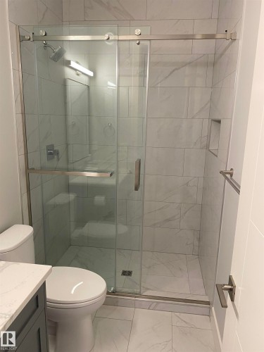 9515 75 Avenue, Edmonton, AB - Indoor Photo Showing Bathroom