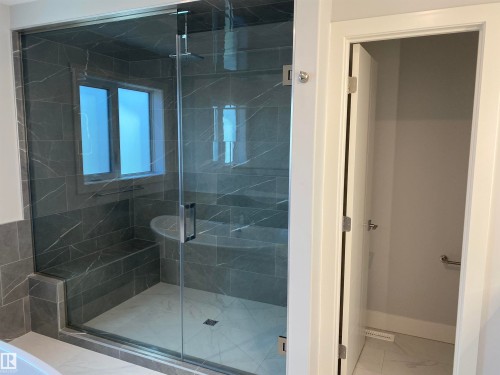 9515 75 Avenue, Edmonton, AB - Indoor Photo Showing Bathroom