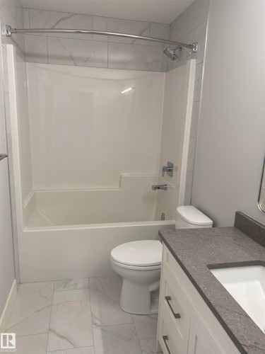9515 75 Avenue, Edmonton, AB - Indoor Photo Showing Bathroom