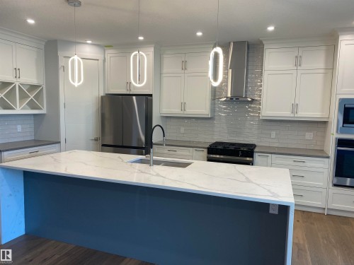 9515 75 Avenue, Edmonton, AB - Indoor Photo Showing Kitchen With Upgraded Kitchen