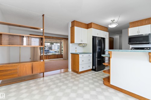 9411 68A Street, Edmonton, AB - Indoor Photo Showing Kitchen