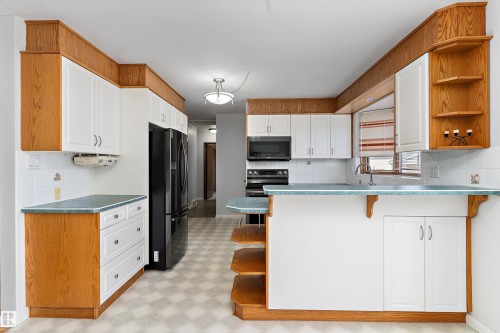 9411 68A Street, Edmonton, AB - Indoor Photo Showing Kitchen