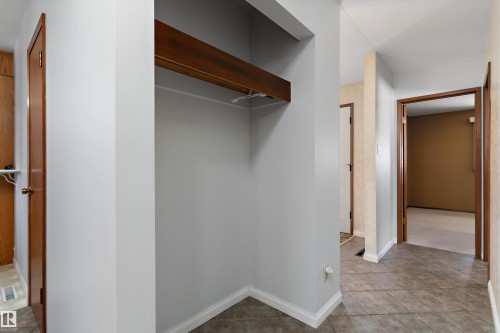 9411 68A Street, Edmonton, AB - Indoor