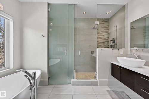 14374 Park Drive, Edmonton, AB - Indoor Photo Showing Bathroom