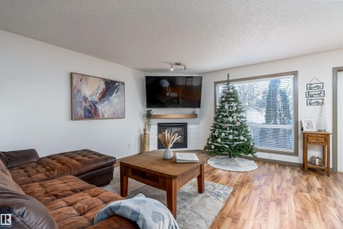 152 Easton Road, Edmonton, AB - Indoor Photo Showing Living Room With Fireplace