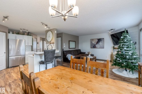 152 Easton Road, Edmonton, AB - Indoor Photo Showing Dining Room