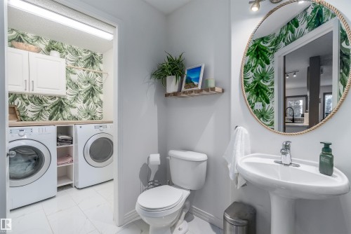 152 Easton Road, Edmonton, AB - Indoor Photo Showing Laundry Room
