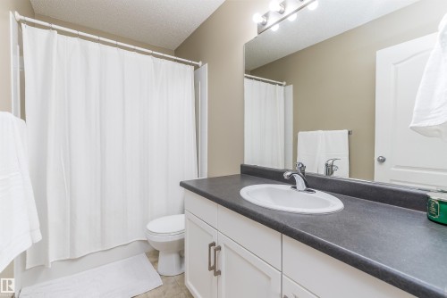 152 Easton Road, Edmonton, AB - Indoor Photo Showing Bathroom