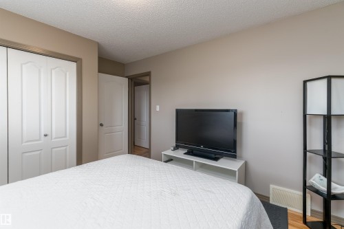 152 Easton Road, Edmonton, AB - Indoor Photo Showing Bedroom