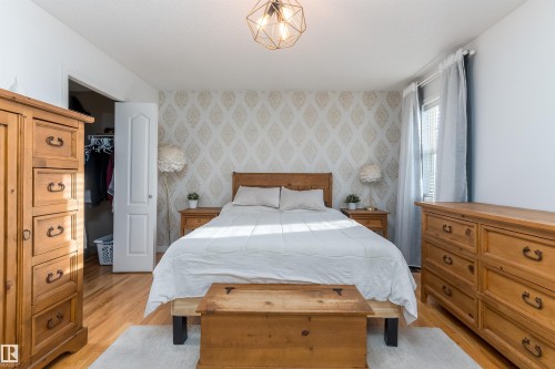 152 Easton Road, Edmonton, AB - Indoor Photo Showing Bedroom