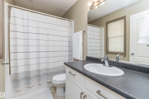 152 Easton Road, Edmonton, AB - Indoor Photo Showing Bathroom