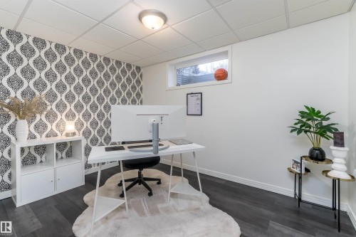 152 Easton Road, Edmonton, AB - Indoor Photo Showing Office