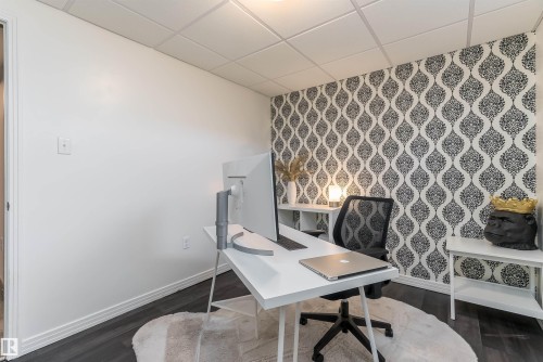 152 Easton Road, Edmonton, AB - Indoor Photo Showing Office
