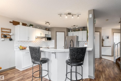 152 Easton Road, Edmonton, AB - Indoor Photo Showing Kitchen With Upgraded Kitchen