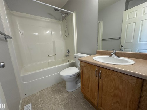 16122 131A Street, Edmonton, AB - Indoor Photo Showing Bathroom
