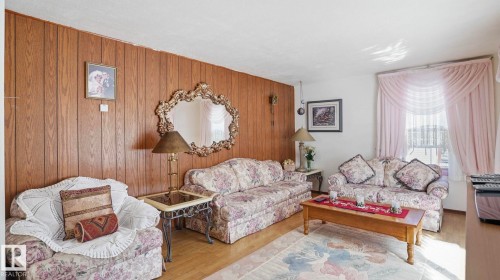 11512 86 Street, Edmonton, AB - Indoor Photo Showing Living Room