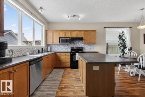 7704 16 Avenue, Edmonton, AB - Indoor Photo Showing Kitchen