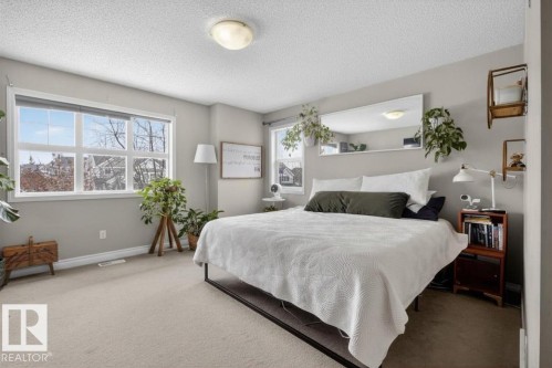 7704 16 Avenue, Edmonton, AB - Indoor Photo Showing Bedroom
